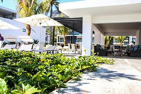 Latitude Luxury Seafront Apartments