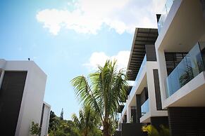 Latitude Luxury Seafront Apartments