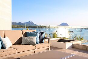 Latitude Luxury Seafront Apartments