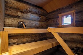 Kakslauttanen Arctic Resort