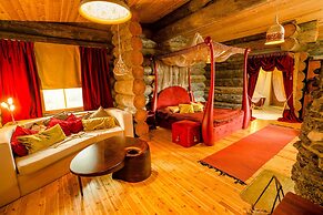 Kakslauttanen Arctic Resort