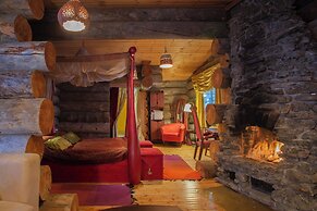 Kakslauttanen Arctic Resort