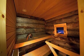 Kakslauttanen Arctic Resort