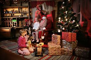 Kakslauttanen Arctic Resort