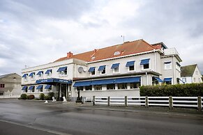 Port Hotel