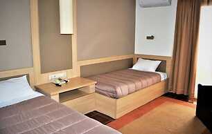 Arxhontiko Chris & Eve