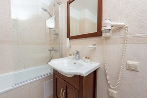 U Zolotykh Vorot Hotel