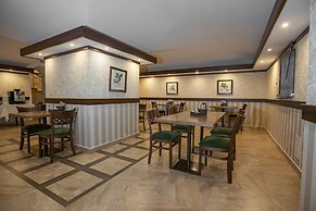 U Zolotykh Vorot Hotel