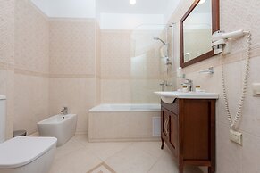 U Zolotykh Vorot Hotel