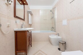 U Zolotykh Vorot Hotel