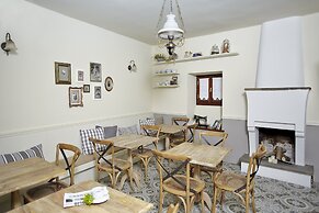 Kastro Guesthouse