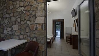 Kardamili Beach Hotel