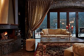 Nefeles Mainalon Luxury Residences & Lounge