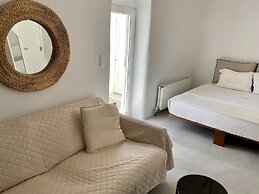 Flaskos Suites