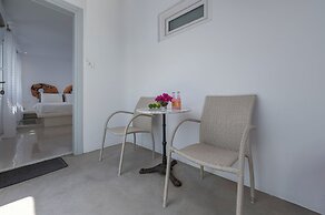 Flaskos Luxury Suites