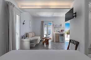 Flaskos Luxury Suites