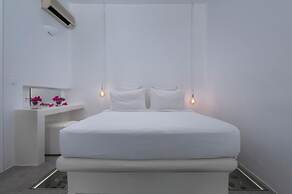 Flaskos Luxury Suites