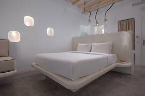 Flaskos Luxury Suites
