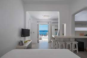Flaskos Luxury Suites