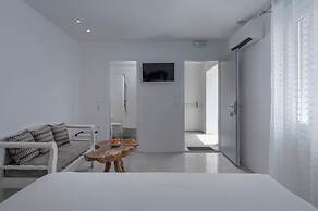 Flaskos Luxury Suites