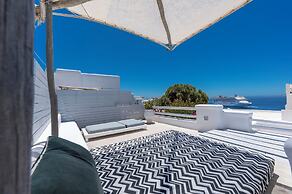 Flaskos Luxury Suites