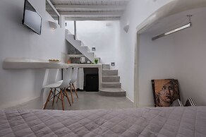 Flaskos Luxury Suites