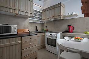 Flaskos Luxury Suites