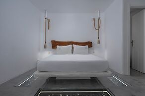 Flaskos Luxury Suites