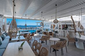Flaskos Luxury Suites