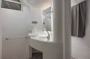 Flaskos Luxury Suites