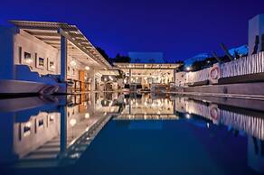 Flaskos Luxury Suites
