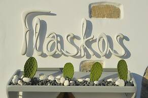 Flaskos Suites