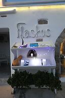 Flaskos Suites
