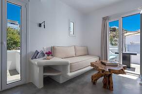 Flaskos Luxury Suites