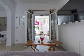 Flaskos Luxury Suites