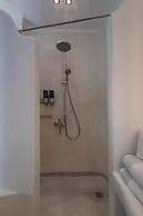 Flaskos Luxury Suites
