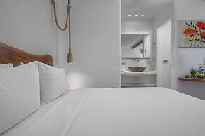 Flaskos Luxury Suites