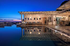 Flaskos Luxury Suites