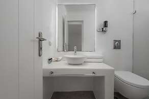 Flaskos Luxury Suites