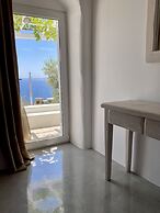 Flaskos Suites