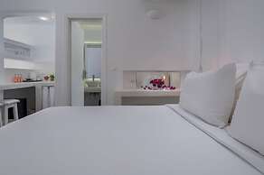 Flaskos Luxury Suites