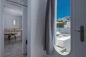 Flaskos Luxury Suites