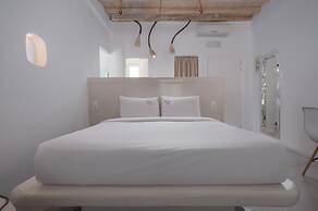 Flaskos Luxury Suites