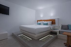 Flaskos Luxury Suites