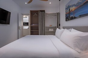 Flaskos Luxury Suites