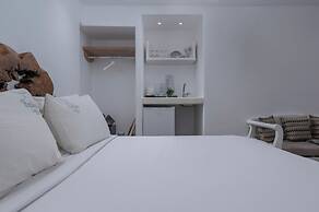Flaskos Luxury Suites