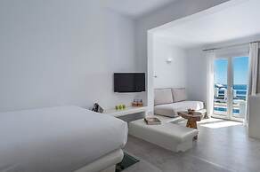 Flaskos Luxury Suites
