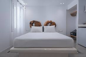 Flaskos Luxury Suites