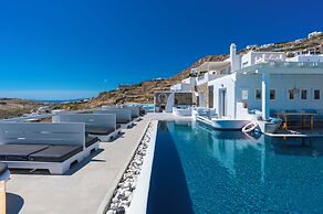 Flaskos Luxury Suites
