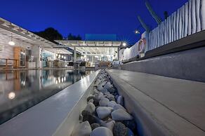 Flaskos Luxury Suites